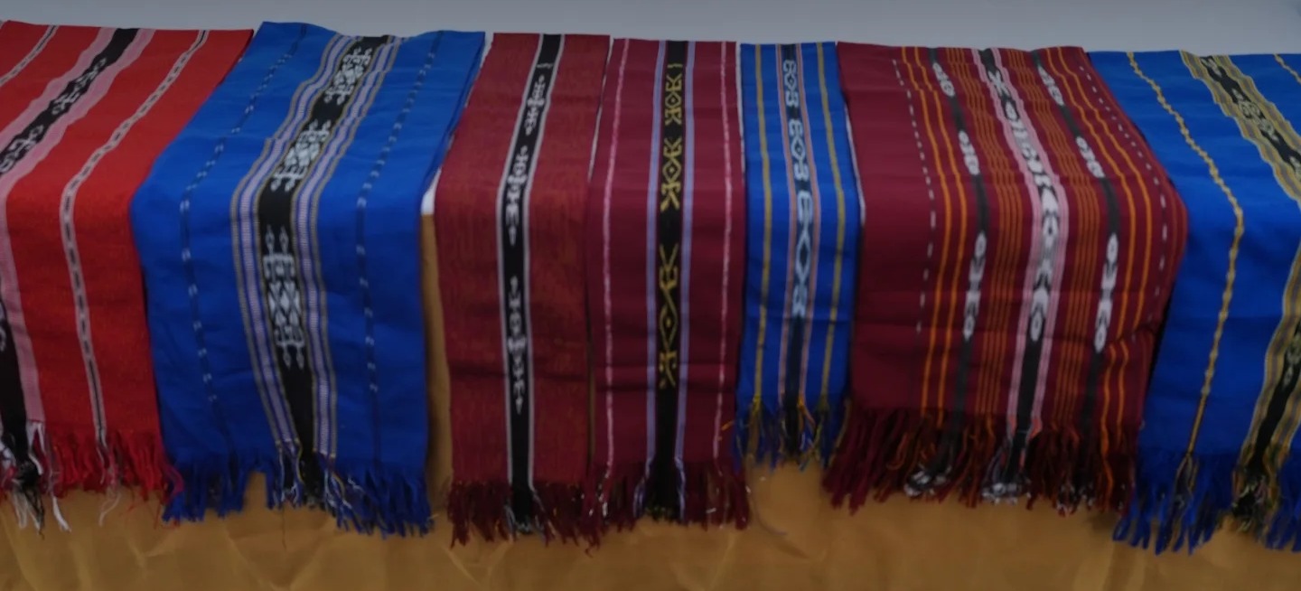 Kain Tenun (Tais Pet)